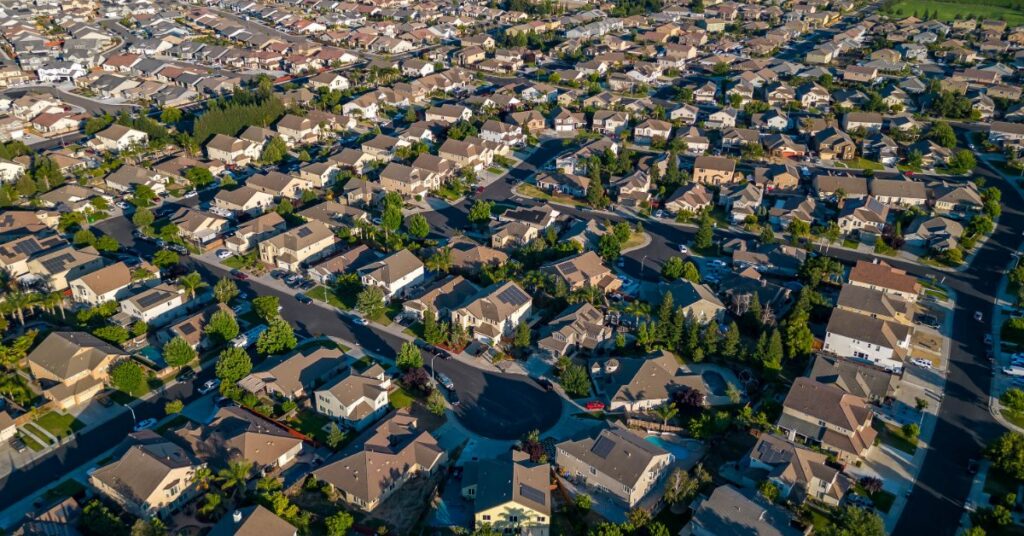 HOA laws by state - aerial view of an American suburban neighborhood of single-family homes